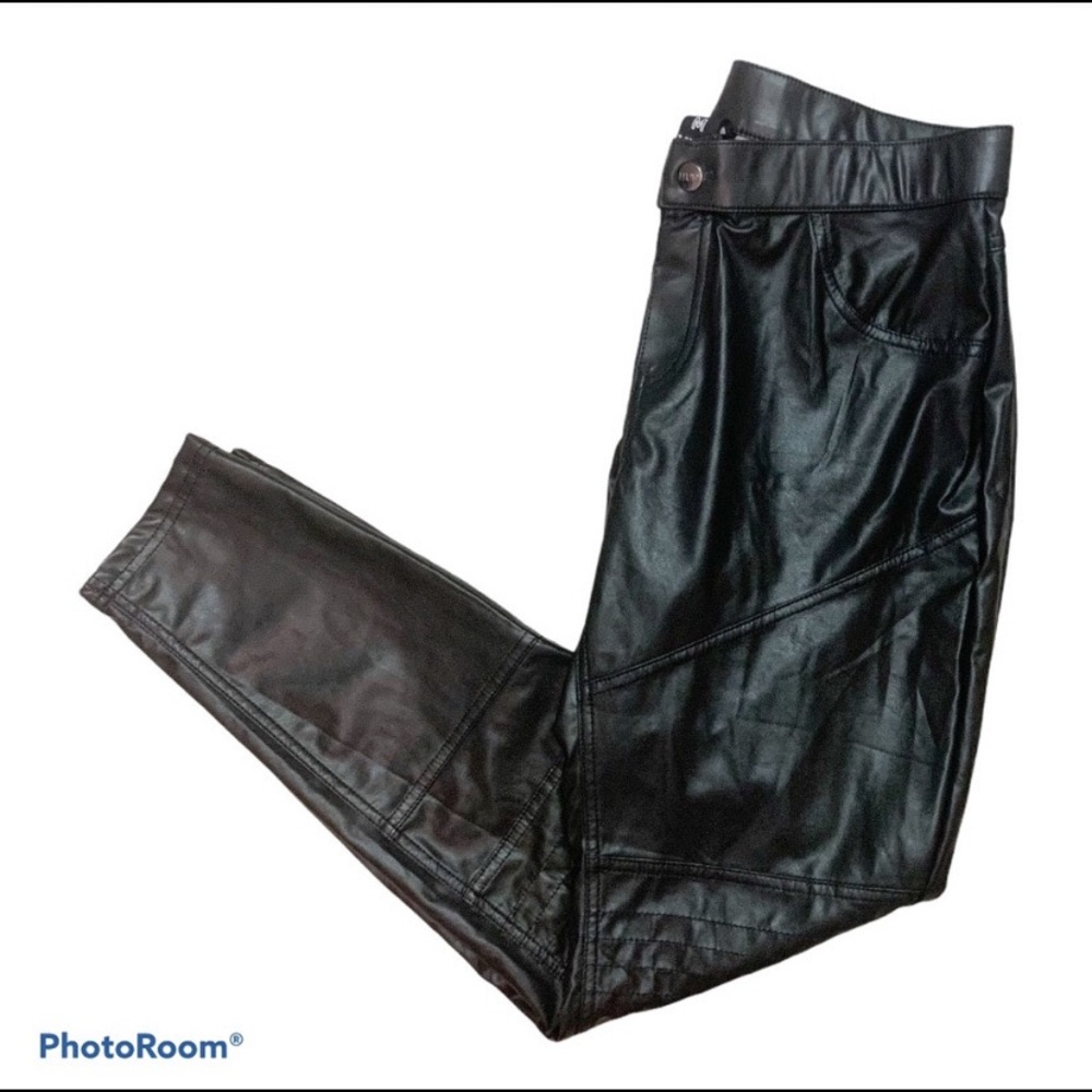 HUE Faux Leather Skinny Legging Pants